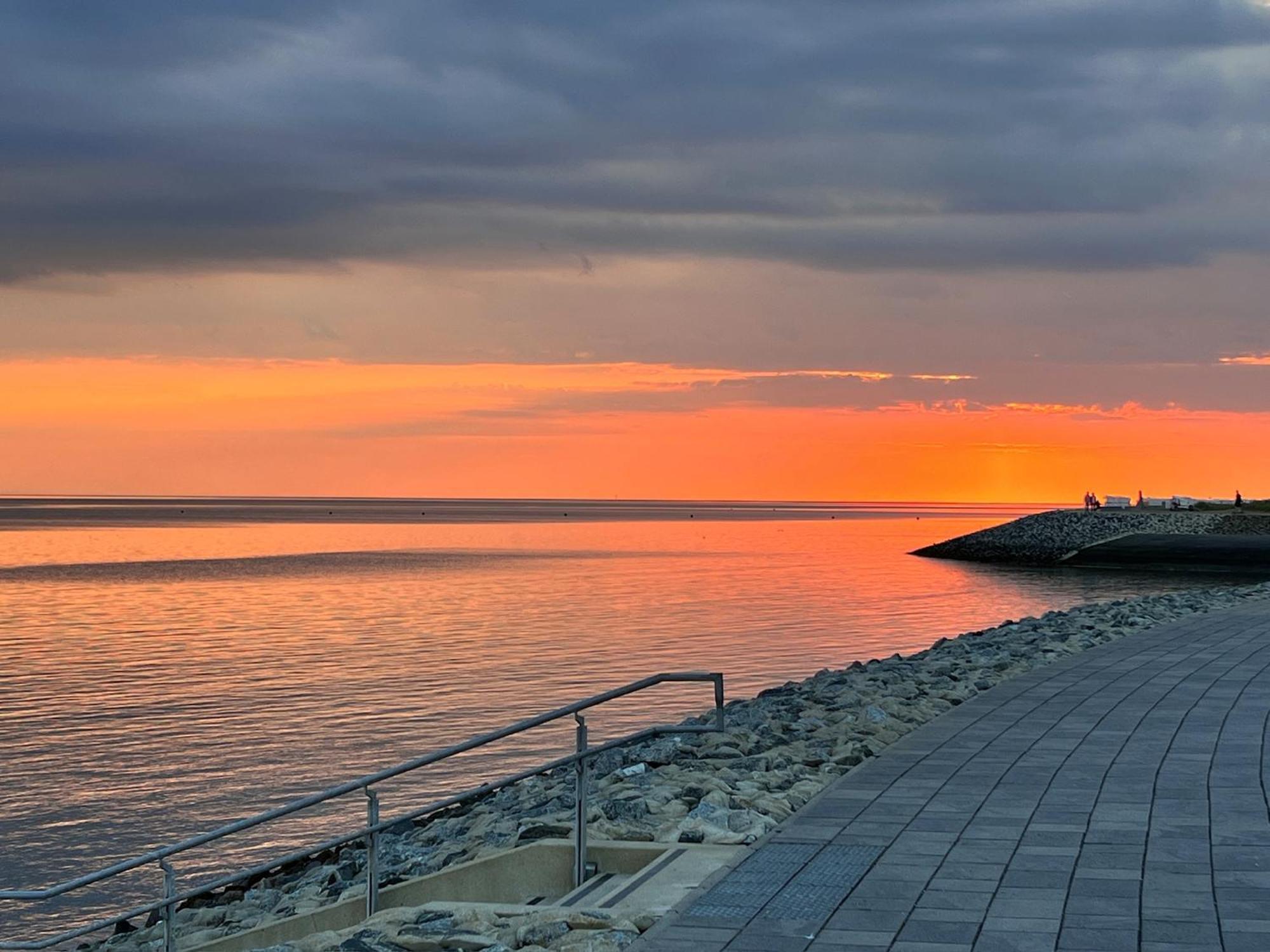 Neu - Frisch Renoviertes Ferienapartment "Waterkant" Büsum Dış mekan fotoğraf